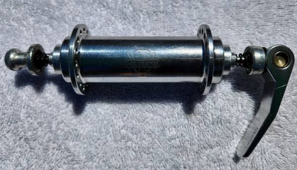 WHITE INDUSTRIES FRONT HUB 32 HOLE 100 MM SPACING W/ QR SKEWER 1