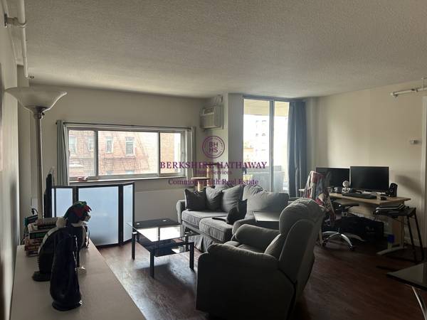 $3,050 / 1br - 750ft2 - Large 5th Flr 1 Bed in Prime Location - H/HW Included (Central Square)63996407660162120