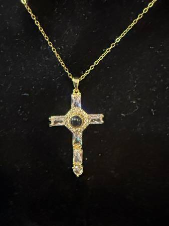 Cross pendant 1