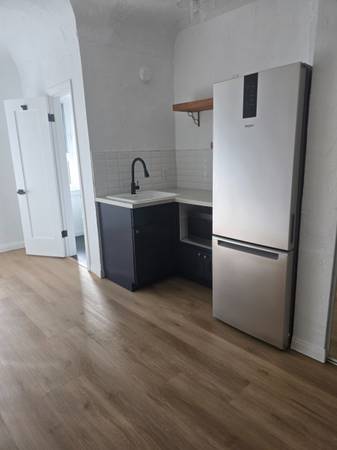 $1,650 / 387ft2 - Affordable Hollywood Studio | Prime Location Near Walk of Fame (Hollywood)63774460471937124