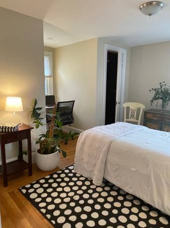 $1,650 / 2br - $1650  two charming bedrooms available for rent in a historic house. (Hamden)64010333051907123