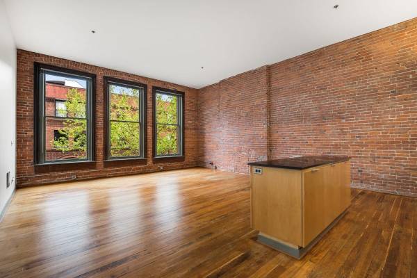 $3,395 / 1br - 1090ft2 - Hardwood floors, 1/BD 1/BA, Seattle WA (111 1st Avenue South, Seattle, WA)63995108751619121