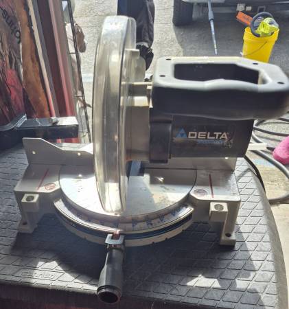 10'' Miter Saw - $45 (Redmond)63471363800449122