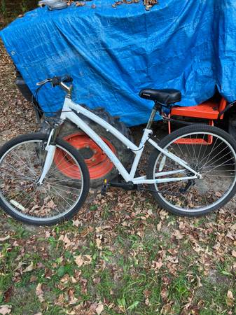 Women's bike - white 26" wheels 1