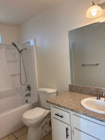 $1,150 / 2br - 620ft2 - Available NOW 2bd/1bath Apartment (720 N. Bridge St.  #C Visalia CA)63809864746243122