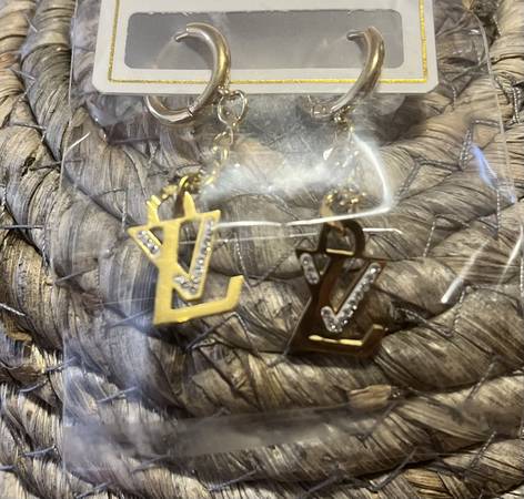 Louis Vuitton woman's earrings 1