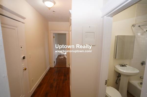 $2,195 / 1br - ¡BAJO PRECIO! Un dormitorio en Packard's Corner disponible ahora. ¡SIN COMISIÓN! (Allston)63655181231107123
