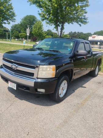 2007 Chevrolet Silverado LT. 4x4 - $2,000 (Madison)63613833724545122