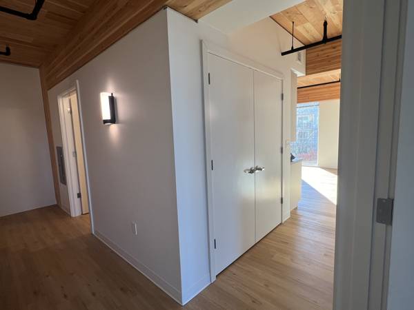 $1,294 / 1br - 448ft2 - Parcel Lockers, Large Windows, Secure Access (540 NE 99th Ave, Portland, OR)63914971537411122
