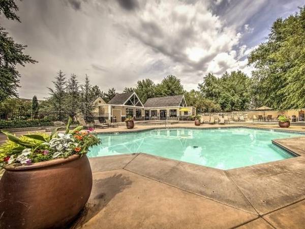 $1,286 / 1br - 697ft2 - Large windows with lots of light, Garbage disposal, Dishwasher (Lake Harbor)63794845922051120