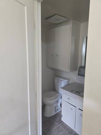 $1,995 / 1br - Ventura Near the Beach Large One Bedroom Apartment (Ventura)63800664969217123