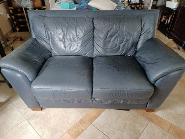 Love seat - Real Leather 1