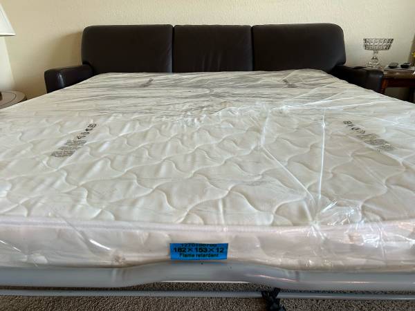 Natuzzi leather couch - $150 (Bellingham)63435792068737124