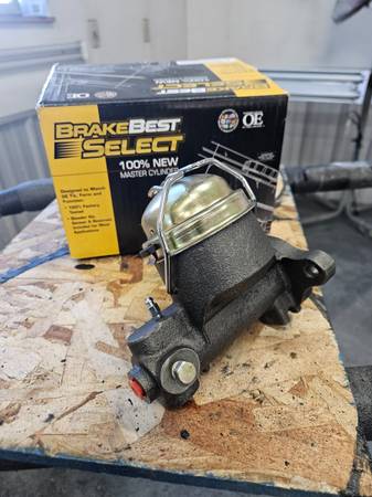 New GM master brake cylinder 1