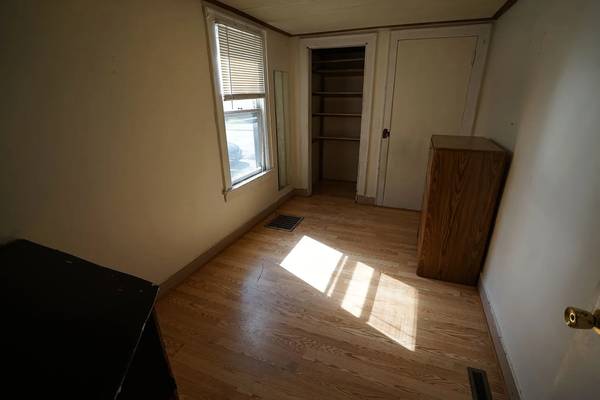 $900 / 2br - Gorgeous newly renovated 2 bed 1 bath townhouse (Baltimore)63695020062851120