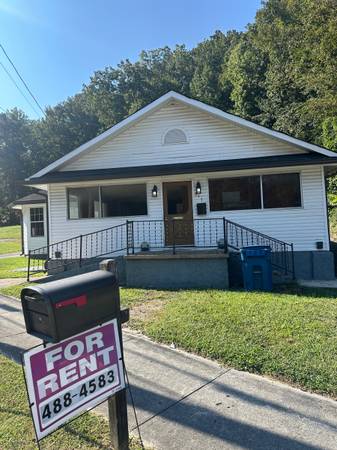 $1,650 / 3br - 1900ft2 - AVAILABLE Now - Spacious Live / work location! (Rossville)63993223016706121