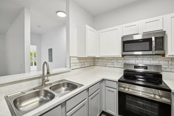 $1,600 / 2br - 850ft2 - Apartment for rent by park, food store, hiking trail (Titusville, Florida)63823721492225120