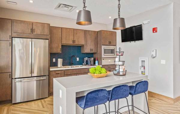 $1,115 / 2br - 962ft2 - Charming 2 bed / 2 bath with great character! 962 Sq Feet (Vero Beach)63799881581699124