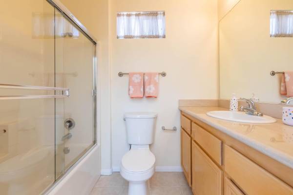 $2,789 / 2br - 1154ft2 - Your New Home: Modern Kitchen, Pools, Spas + Gated Access (17621 W. Pauline Ct., Canyon Country, CA)63701092446337121