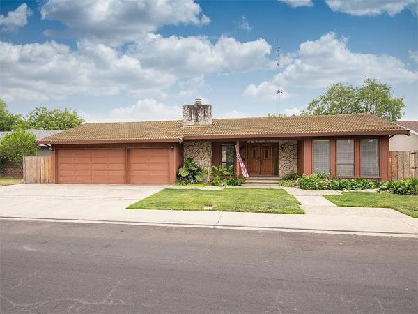 $900 / 2br - Charming 2-Bedroom, 2-Bath Home in Modesto. (1705 Collingwood Cir, Modesto, CA)64021481616898120
