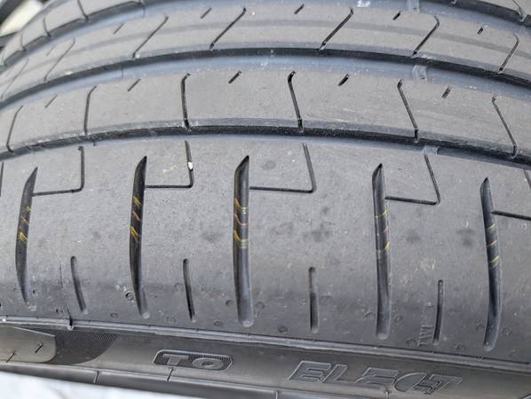 235/35R-20 Pirelli P Zero (PZ4) T0, PNCS XL Tesla Model 3 1