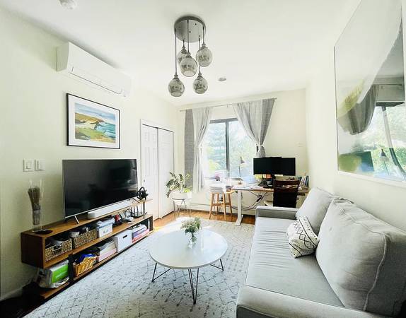 Williamsburg-Large, Quiet One bedroom for sublet Jan 17-February 17th 1