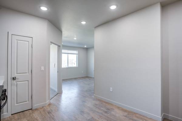 $1,243 / 1br - Indoor Mailroom, 1B/1B, In Reno (265 Washington St, Reno, NV)63178491287041122