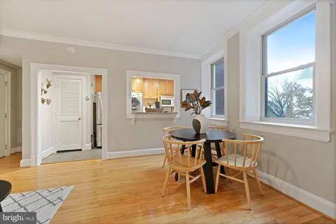 $1,000 / 1br - 622ft2 - Large bedroom with ample space for a desk/workstation (Colombia Heights)63896507387011124