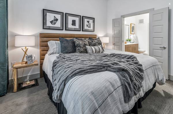 $1,290 / 574ft2 - GORGEOUS STUDIO WITH W/D, POOL, GYM, PARKING,.. ( ONLY $100 DEPOSIT) (DEEP ELLUM)64305651396739124