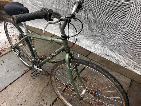 Bicicleta híbrida Raleigh C-40 de 21 velocidades, 15 pulgadas - $140 (Ridgefield, Connecticut)63470439405825121