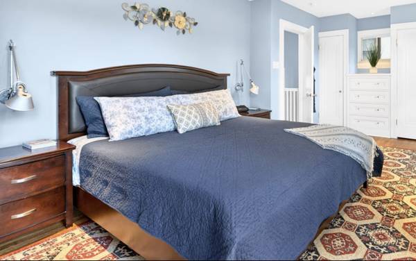 King size bed 1