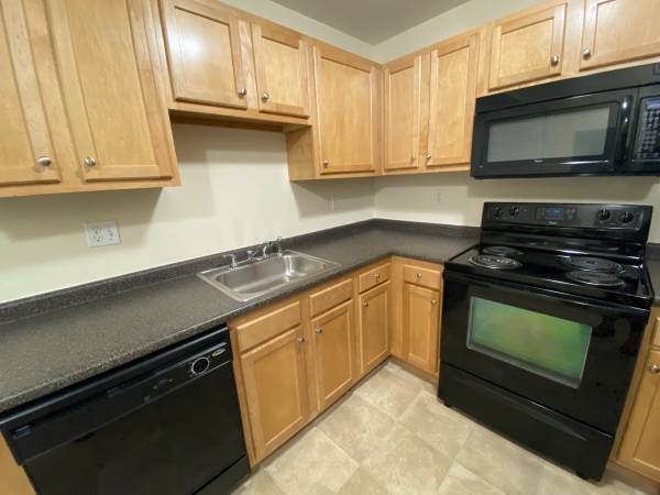 $1,775 / 1br - 617ft2 - VIDEO TOUR Smyth Style One Bedroom Apartment has W/D, Parking too! (Redstone Apartments Manchester)63931655039491124