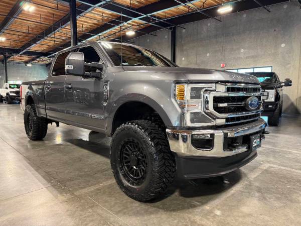 Camioneta Ford F-350 Super Duty Diesel 4x4 4WD F350 2022 Lariat  Cabina Crew de 4 puertas - $59,900 (Platinum Motors Corp)63622801929987124