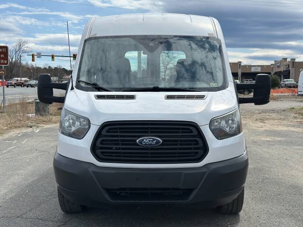Furgón de carga Ford Transit-250 con techo medio 2015 - $16,970 (Spotsylvania)63616682406913122