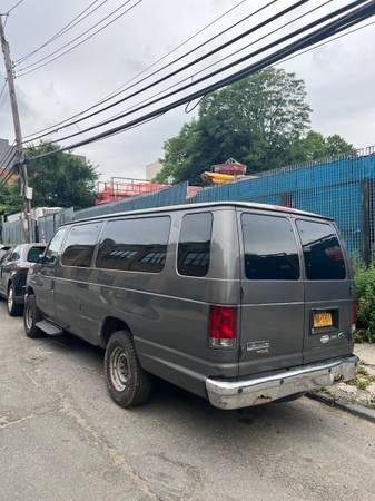 Furgoneta para 15 pasajeros - $4,000 (Mount Vernon)63614632847873122