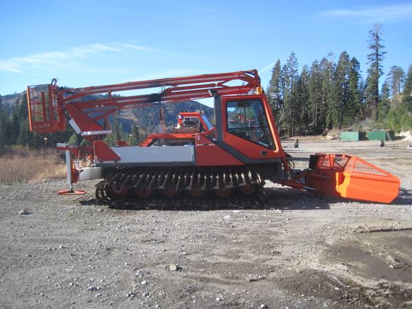 Leitner Snowcat with Manlift 1
