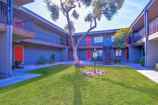 $999 / 1br - 800ft2 - Separate Dining Area, 1/bd 1/ba, Las Vegas NV (1600 E. University Ave., Las Vegas, NV)63859496450307124