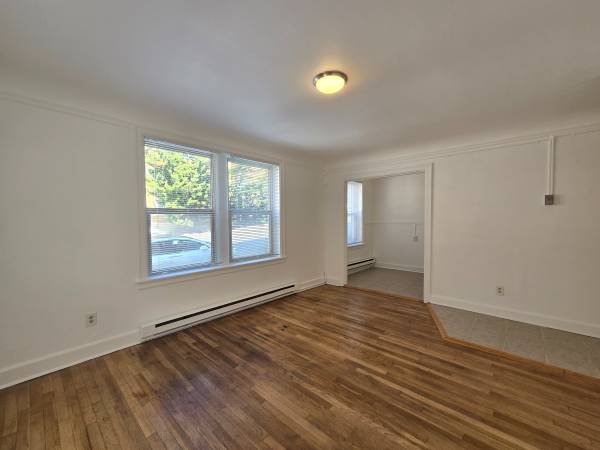 $1,525 / 1br - 625ft2 - Large 1 bedroom just reduced! (University District)63934548931843122