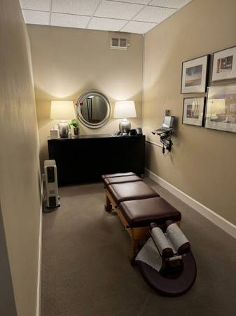 $2,250 / 730ft2 - Renovated First Floor Office Suite (oakland lake merritt / grand)64203025519746124