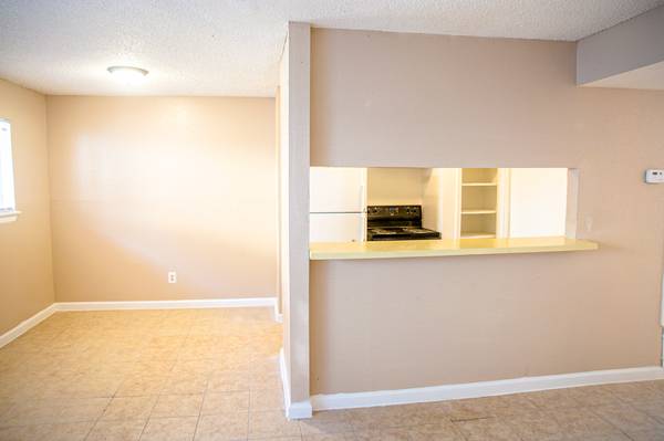 $1,750 / 3br - 1450ft2 - From Errands to Evenings, Life’s Easier Here. (Pasadena)63906681428227120