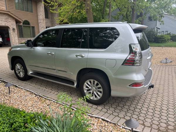 2016 Lexus GX460 Silver/ECRU AWD - $25,199 (PALATINE)63618949868929124