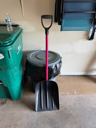 Bully Tools scoop shovel 1