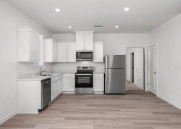 $2,235 / 3br - 1122ft2 - Time is running out - Hurry in before his 3br is GONE! (Sacramento)64043496161539120