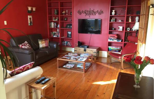 2 bedroom + Den, 1 Bath Apt, Uptown, Fully Furnished/All Included 1