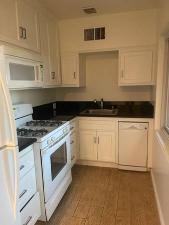 $1,400 / 1br - Apartment in South Palm Springs (Palm Springs)63766924920451122
