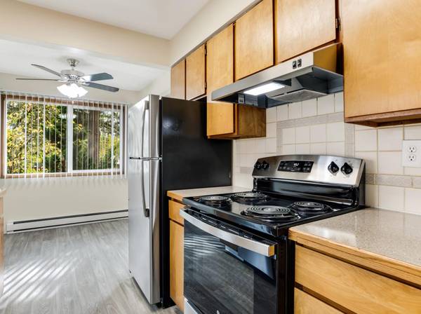 $1,895 / 3br - HALF MONTH FREE! 3B & Lots to Do - Parking, Numerous Nearby Parks (Beaverton)63845979126529124