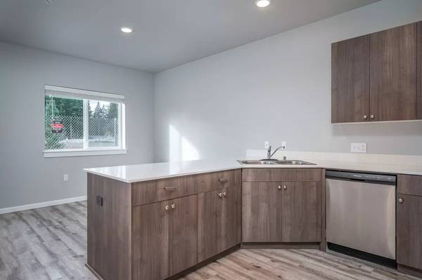 $1,359 / 1br - 588ft2 - Rent a 588 sqft 1 bed / 1 bath with washer & dryer! (Vancouver)63831251235203123