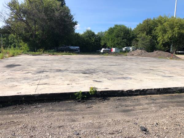 $75 / 8000ft2 - Patio para estacionamiento (Crystal lake)63918412711811121