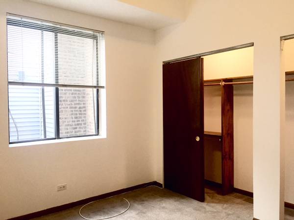 $2,350 / 1br - Size Does Matter! Approx 1000 Sq Ft One bedroom!! Exposed Brick! (Lakeview)63898600852738124