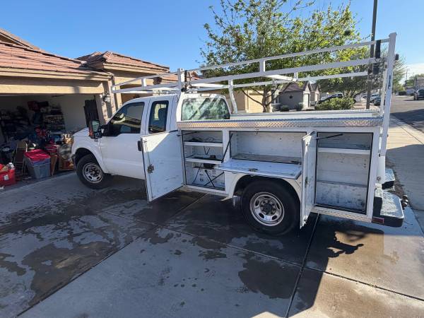 2015 Ford F-250 Crew Cab - Photo 11